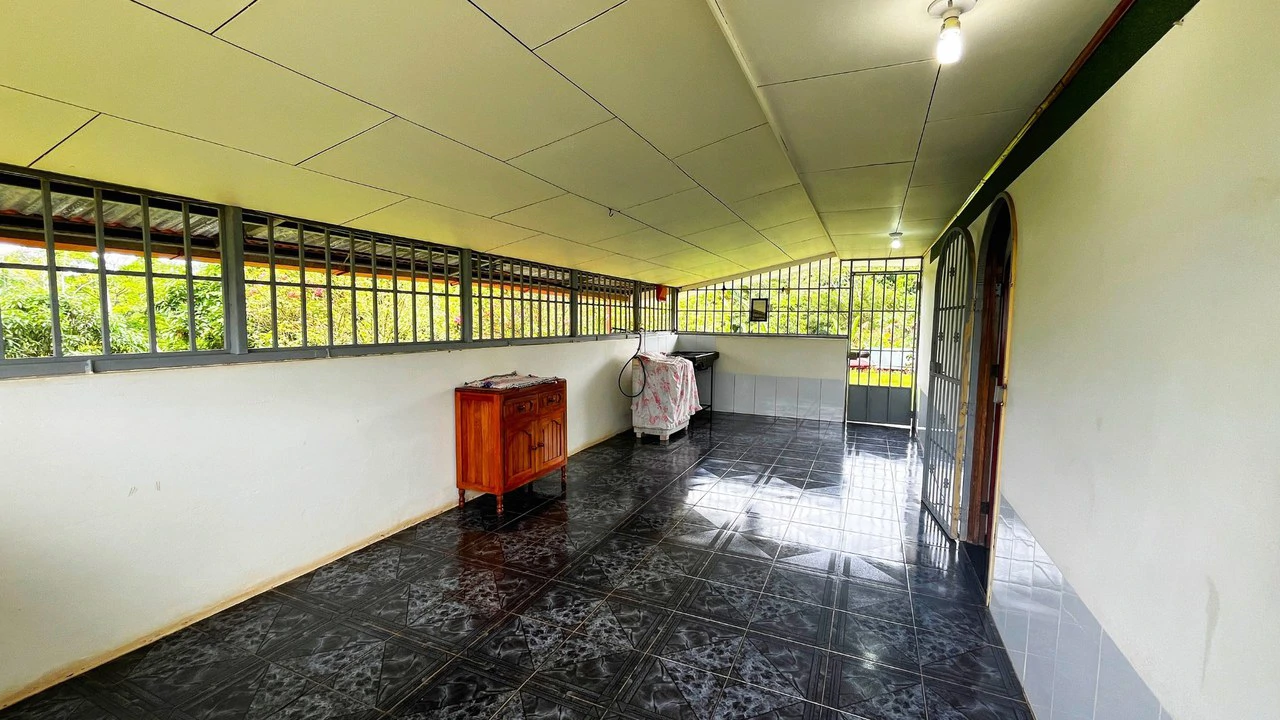 Countryside House For Sale in Cajon - Gallery image 2