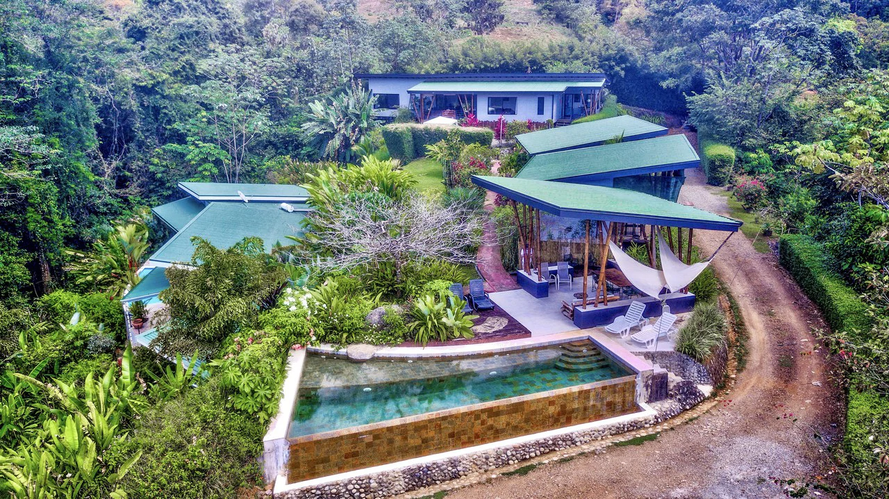 2.24 ACRES – 7 Bedrooms Ocean View Boutique Hotel With Two Pools, 5 Minutes to Uvita, Multiple Rental Options!! - Gallery image 3