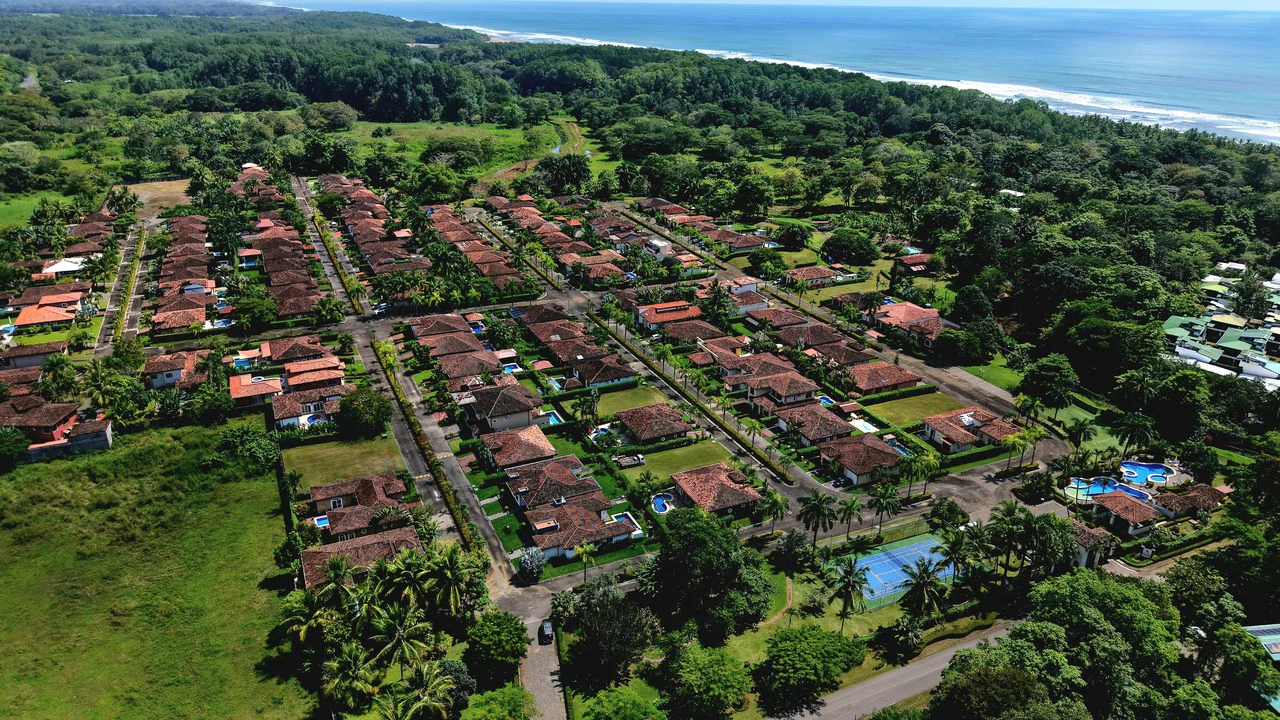 Casa Tropical: Best entry into highly sought after community! - Gallery image 16