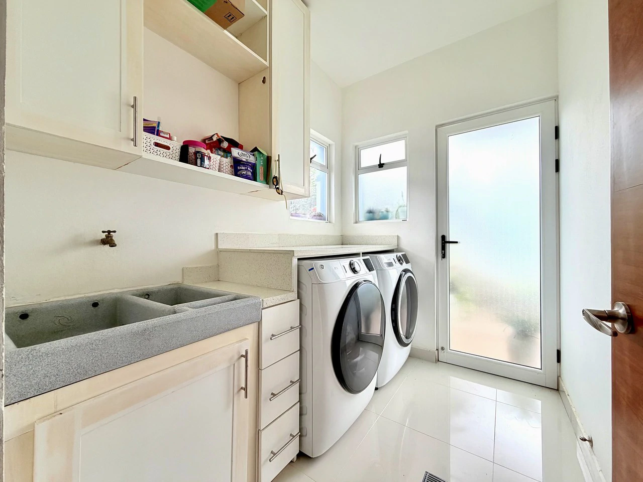 House For Sale in San Joaquin - Gallery image 12