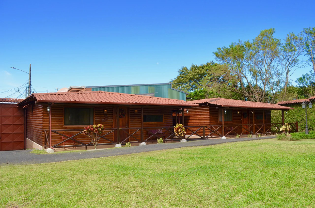 Beautiful investment property with cabins, house and apartments - Gallery image 25