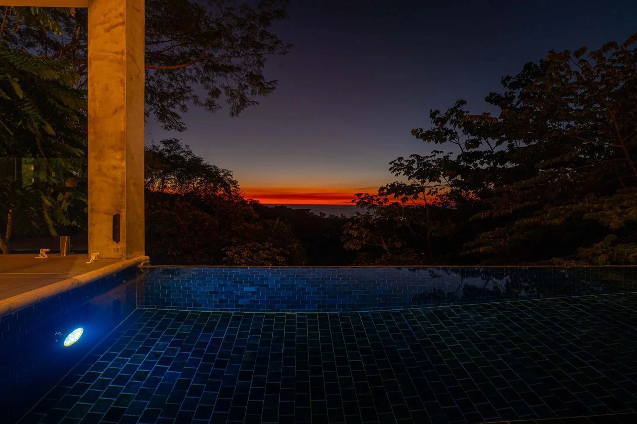 Casa Moon Diablo: Iconic Ocean View Luxury Estate with Infinity Pool, Rooftop Patio, Gym & Sauna in Manuel Antonio - Gallery image 35
