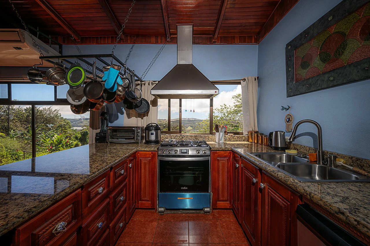 Harmony Haven: Lake Arenal View Home and Guest Casita - Gallery image 5