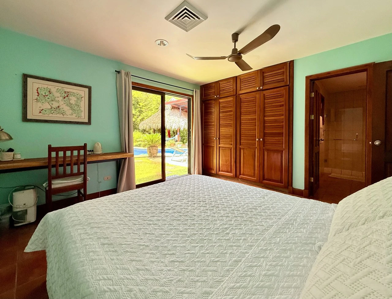 Tropical Villa 519: $629,950 USD Gated Los Delfines Golf & Country Club Beachfront Village. 5 min walk to Swimming beach in Bahia Ballena on the Southern Nicoya Penisula - Gallery image 37