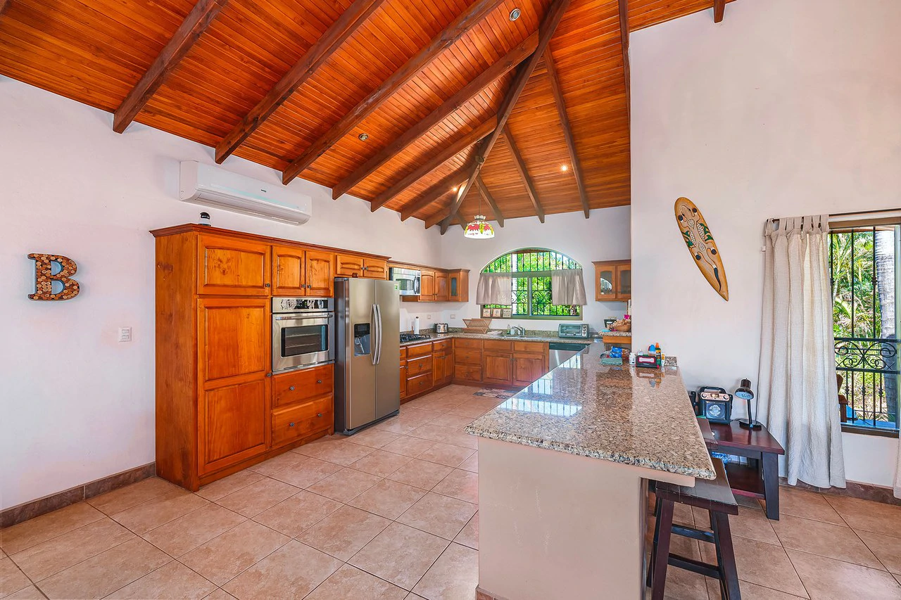 Casa Palacio: Elegant and Palatial 3BR in Gated Community - Gallery image 15