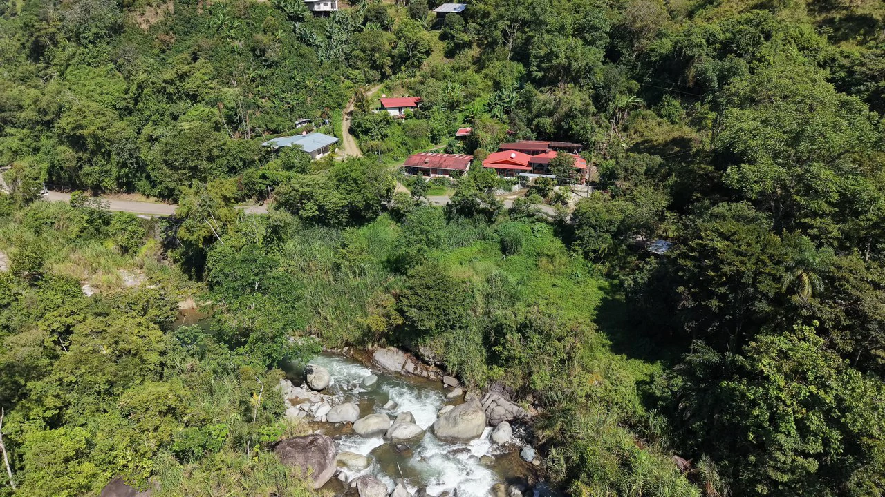 Mountain Home Construction Site For Sale in San Isidro del General - photo 2