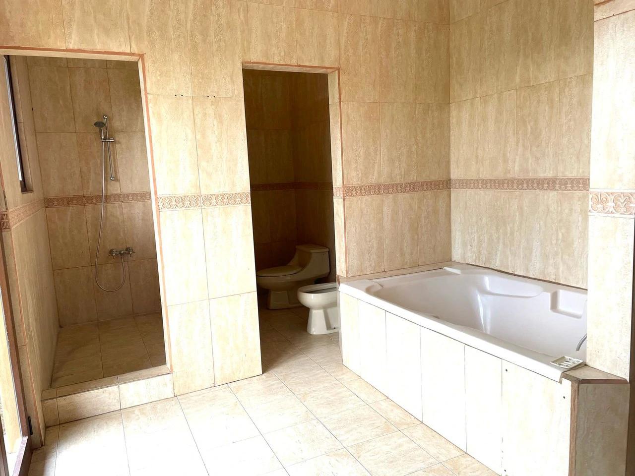 House for sale with pool in Hacienda los Reyes Alajuela Costa Rica - Gallery image 16