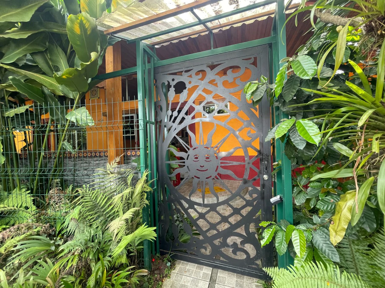 Downtown La Fortuna Airbnb Duplex with Excellent Rental History - Gallery image 2