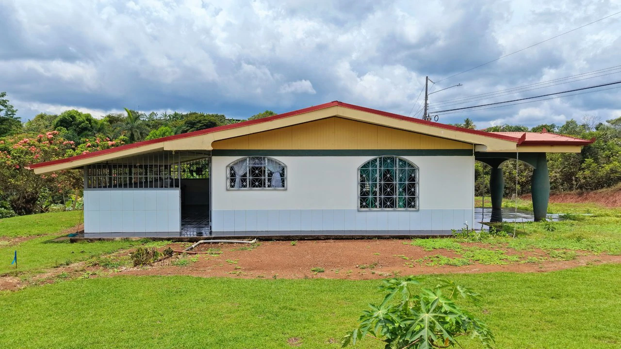 Countryside House For Sale in Cajon - Gallery image 6
