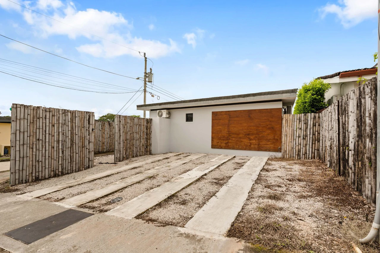 Loma Verde #48: Modern Corner-Lot Home Surrounded by Green Mountain Views - Gallery image 17