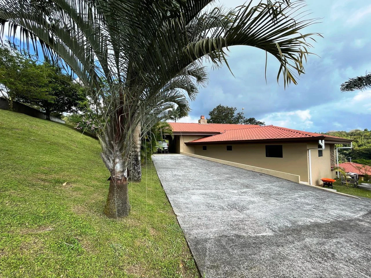 VILLA CANASOL : Lake View Home with Pool, Garage and Workshop - Gallery image 17