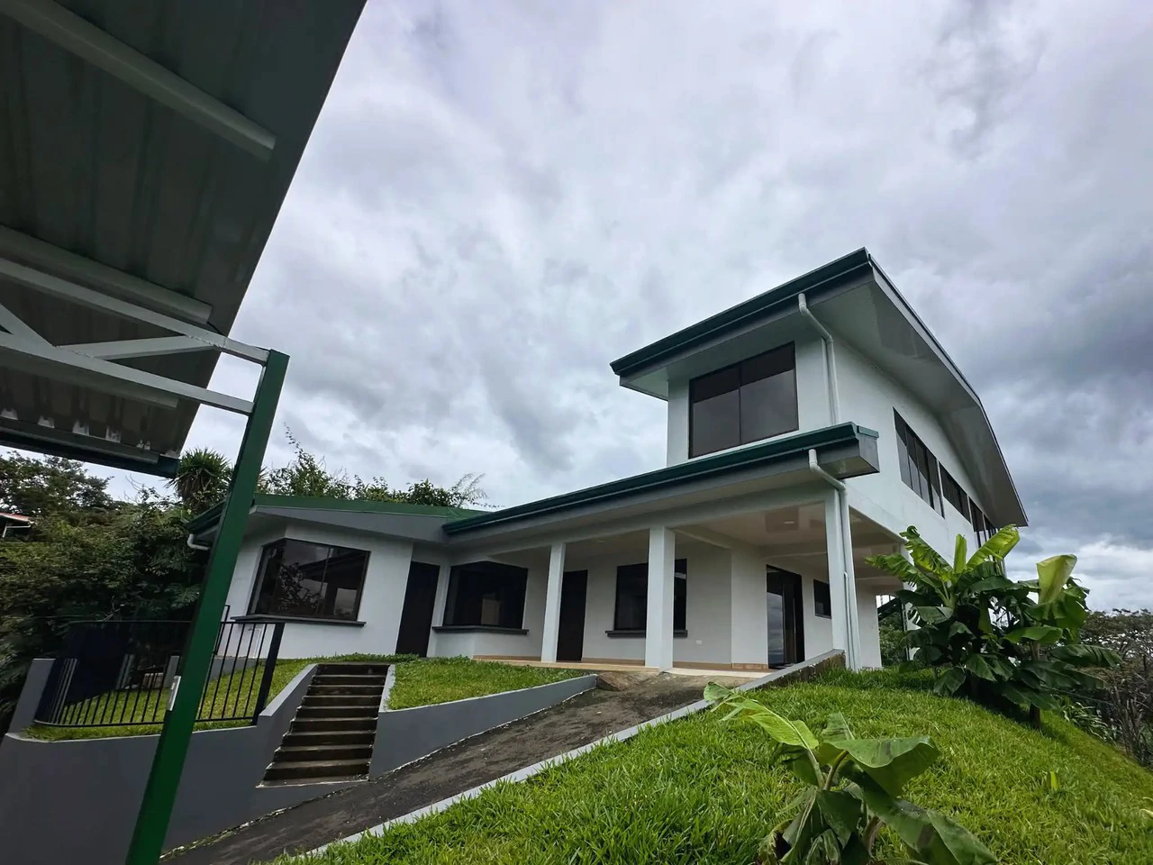 Large house with views for sale in the Sarchí area
