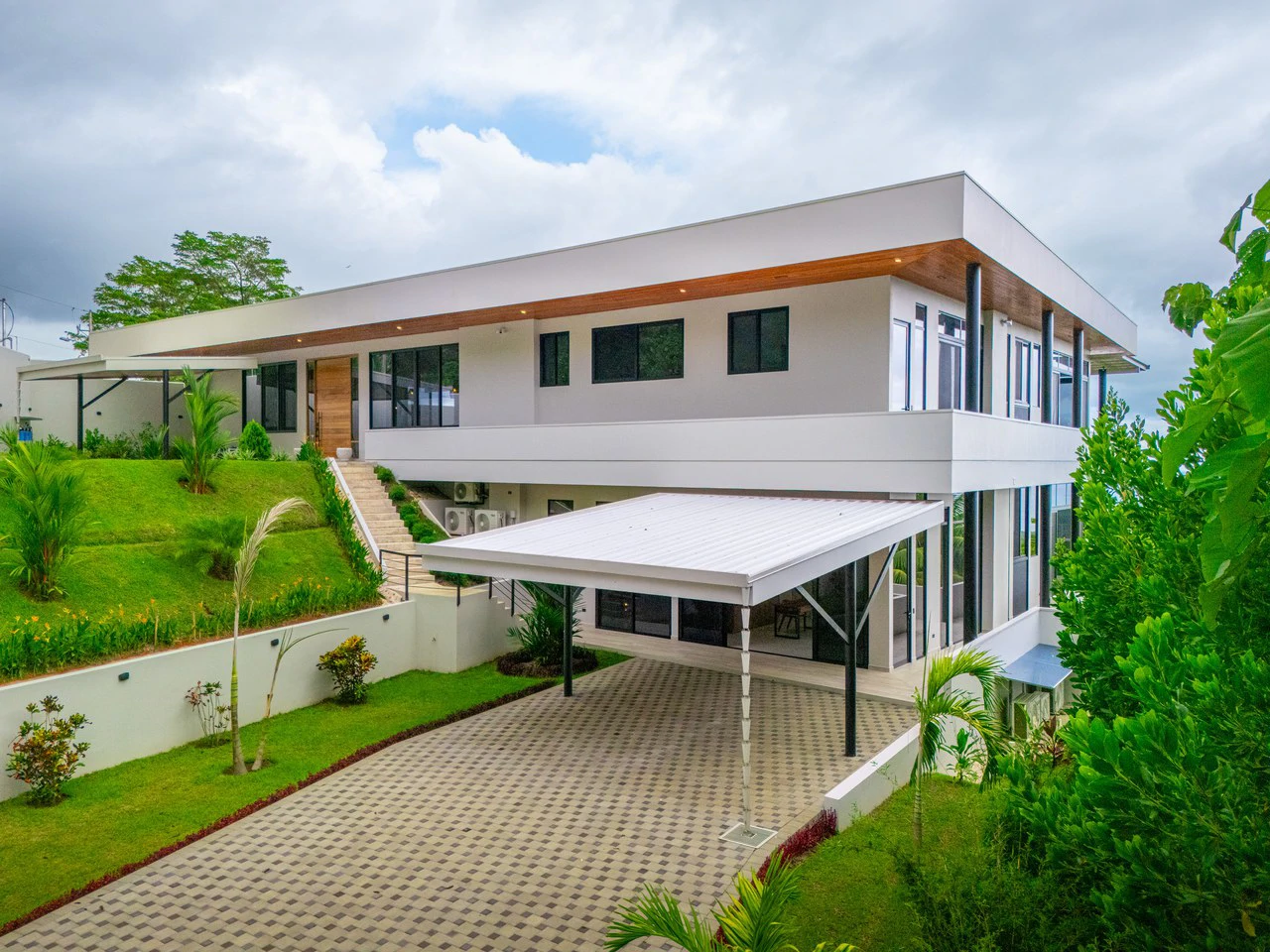 Lion's Gate Sunset Estate - Gallery image 9