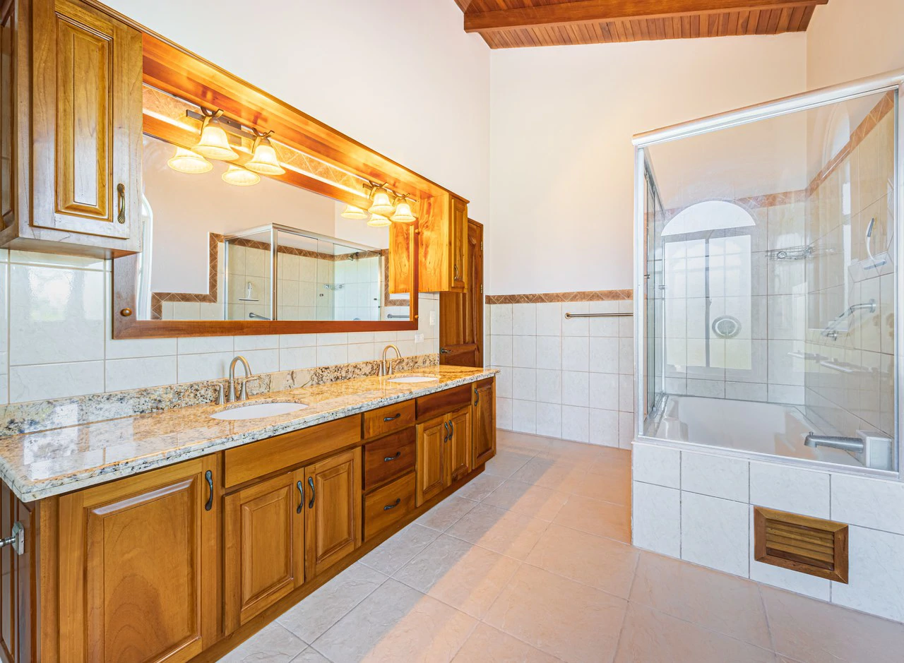 Elegant 3 Bedroom + Office Jungle Home in Puesta Del Sol, Ojochal - Gallery image 15