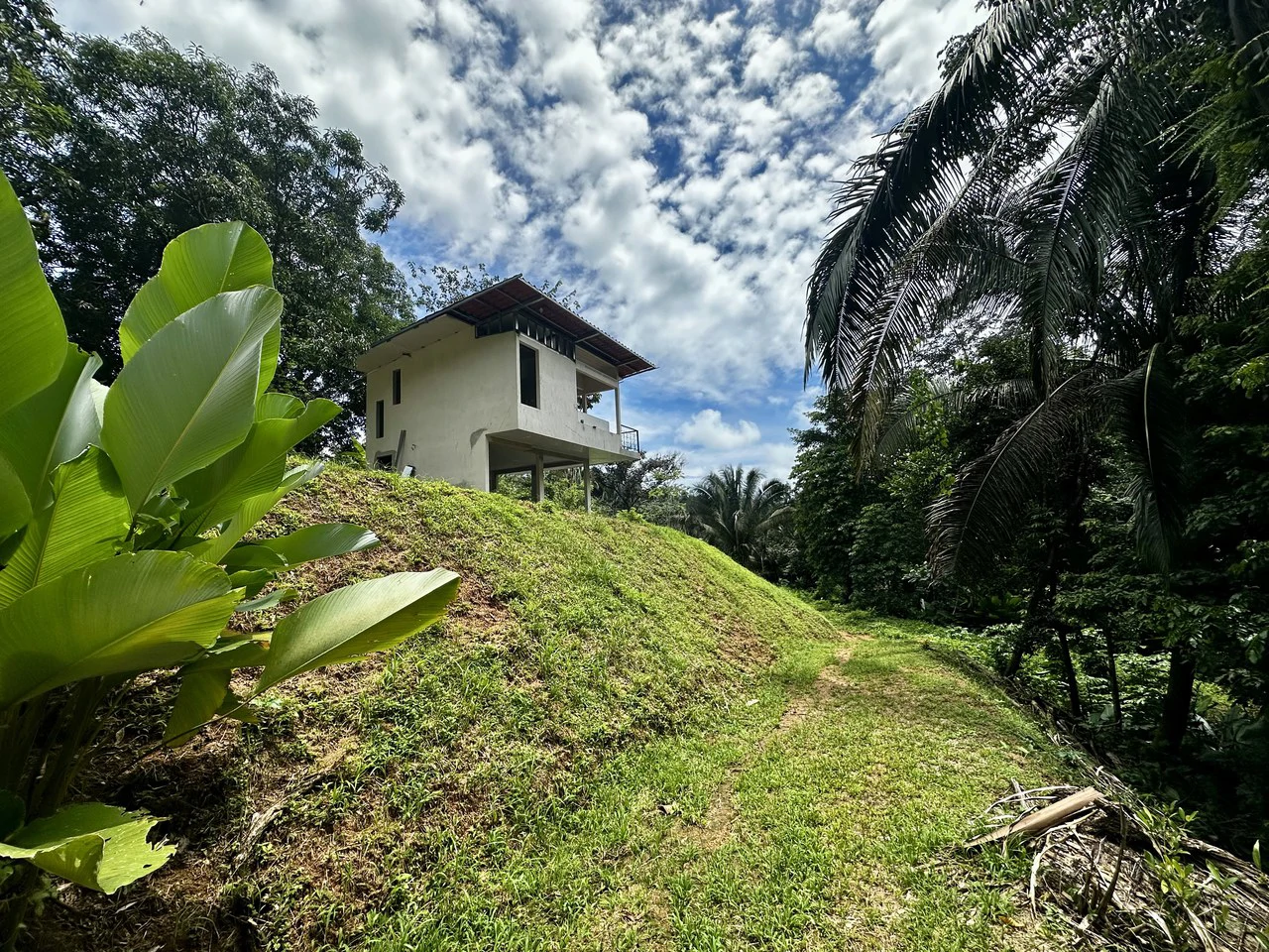 Investment Opportunity in Playa Hermosa – Fixer-Upper with Great Potential! - Gallery image 3