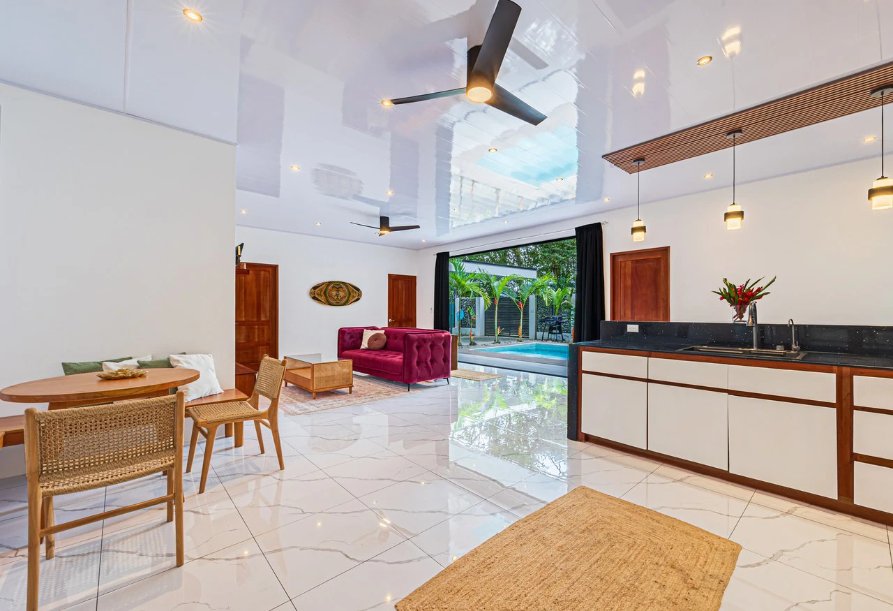 Comfortable 3-Bedroom Pool Home Near Beaches, Parks, and Restaurants - Gallery image 6