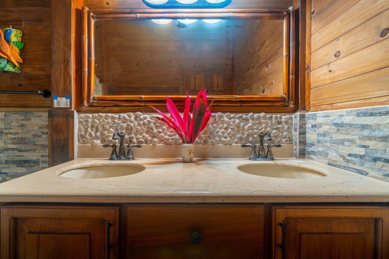 VILLA KRISTINA MARIA - 3.84 ACRES - PERLA DE BALLENA ESTATES: Mountain House For Sale in Bahía Ballena - Gallery image 29
