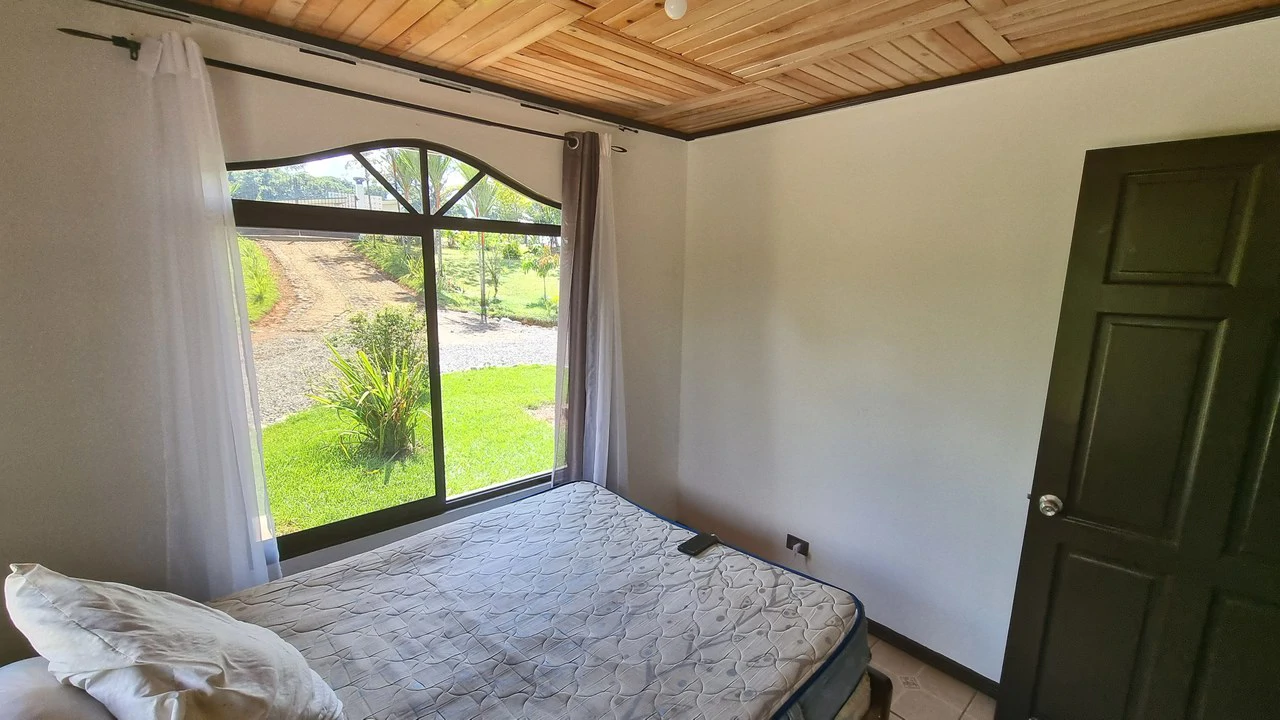 CASA SANTA ELENA: BEAUTIFUL HOUSE FOR SALE, WITH AMAZING VIEWS, 4 BDRM IN THE HEART OF SANTA ELENA - Gallery image 13