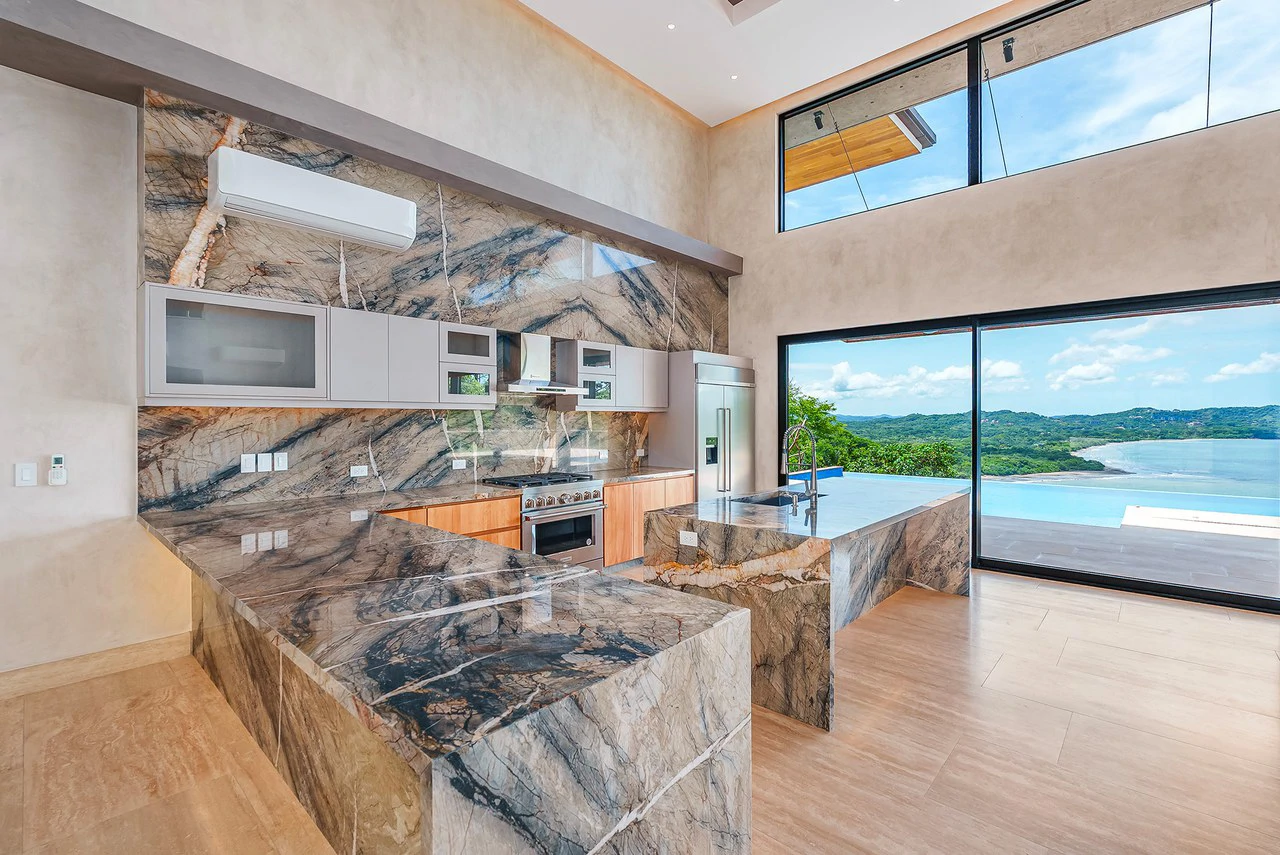 Casa Vision: Luxury Estate with Sweeping Ocean Views - Gallery image 9