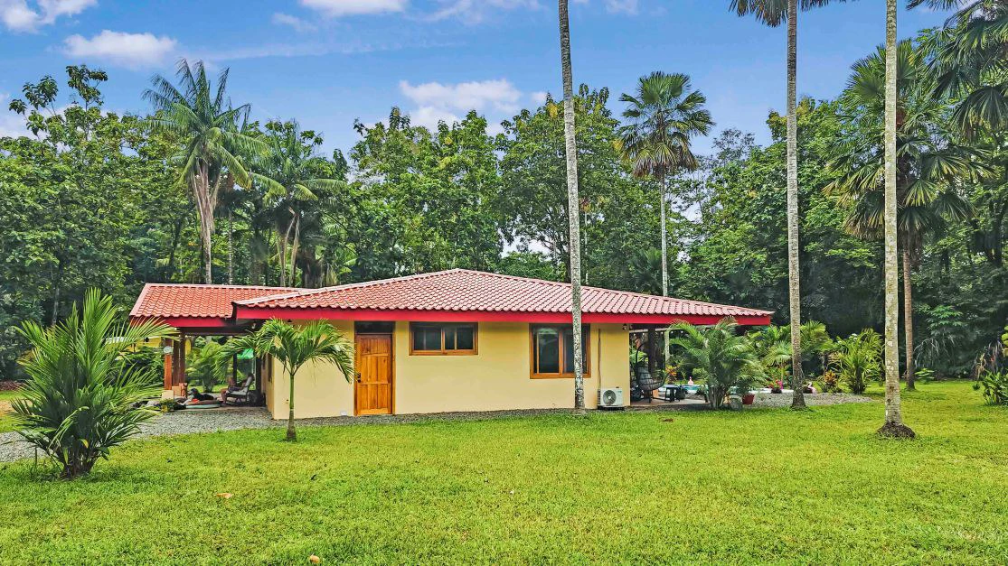 ID 765 - 3 Bd/2 Ba Home w/ Pool in Cahuita: Spacious, Well-Built Home on 5,128sqm Private Lot, 5 Minute Walk to Playa Grande, Cahuita - Gallery image 23