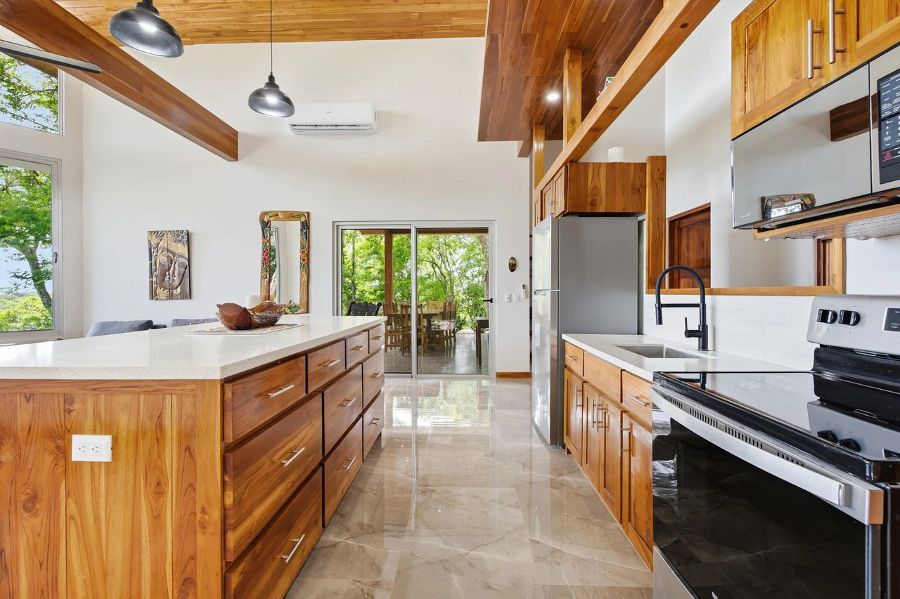 Casa de Las Barbas & Casa Libertad: Two Ocean View Homes on 3.5 Acres in Pura Jungla - photo 4