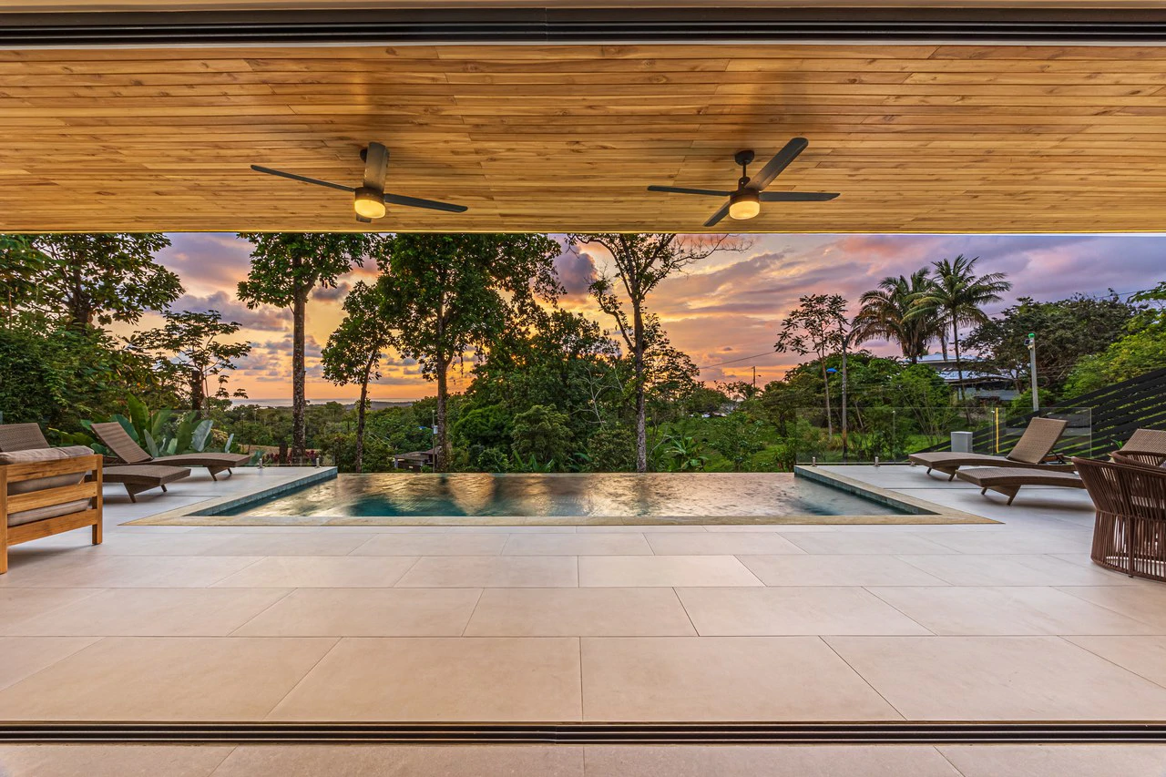 Luxury, Comfort & Investment Potential – Ocean-View Home in Uvita - Gallery image 35