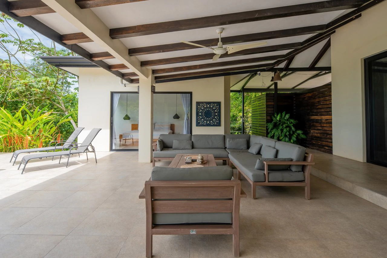 6.45 ACRES – 3 Bedroom Luxury Ocean View Home Surrounded By Vibrant Rainforest And Wildlife!!! - photo 19
