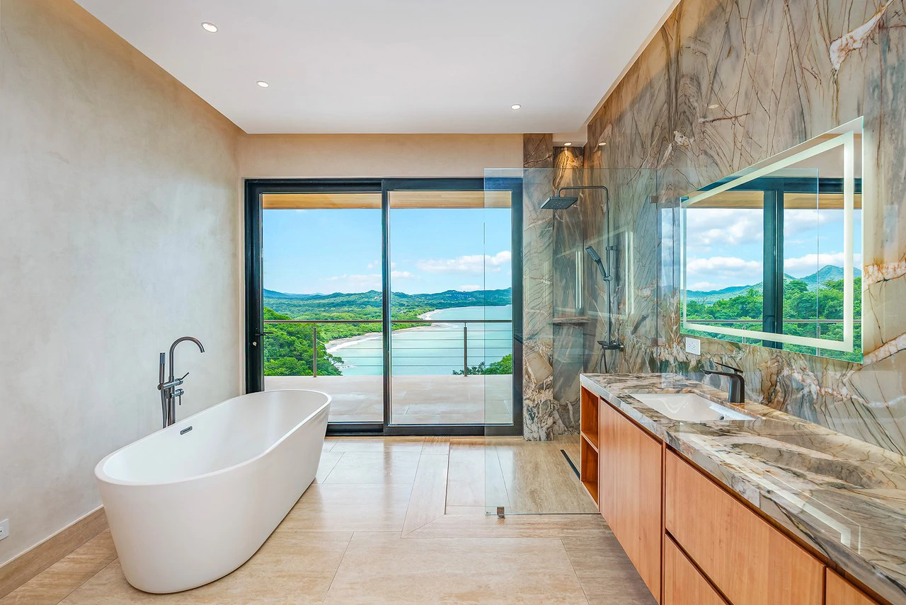 Casa Vision: Luxury Estate with Sweeping Ocean Views - Gallery image 20