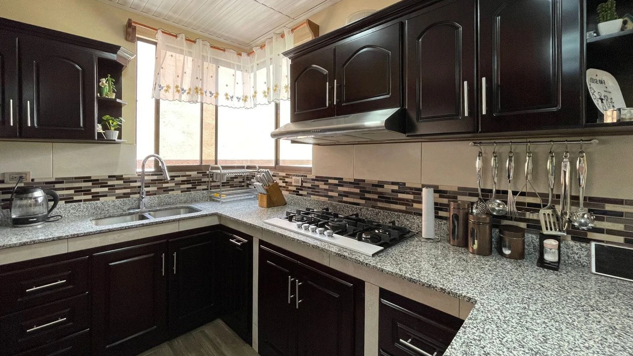 Two-story house for sale Grecia - Gallery image 6
