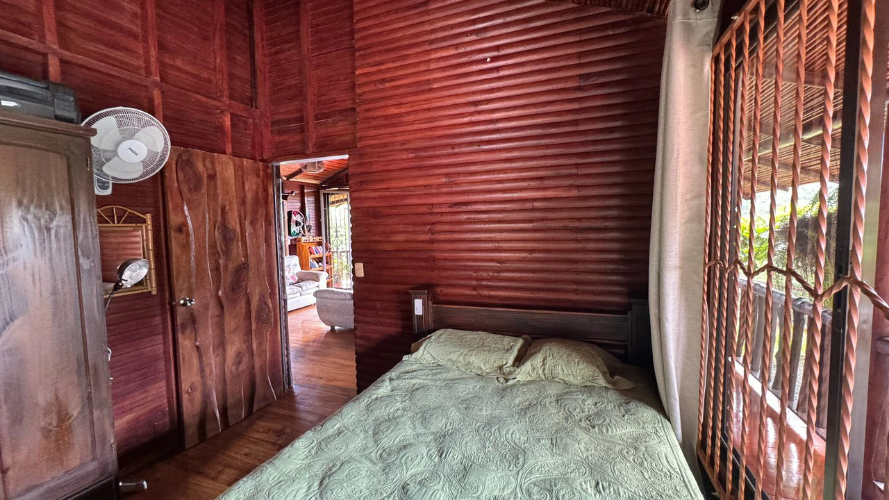 Charming Hardwood Cabin with Fruit Garden Near San Isidro - Gallery image 23