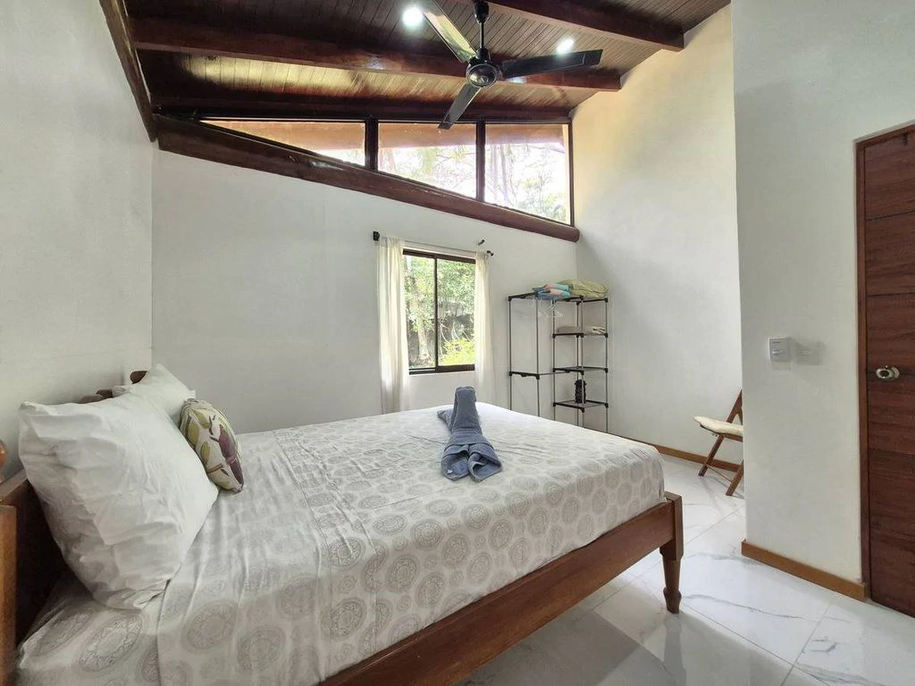 Casa Verde Norouz: Renovated 2-Bedroom Home with Independent Guest Cottage Just 3 Minutes from Sámara - Gallery image 18