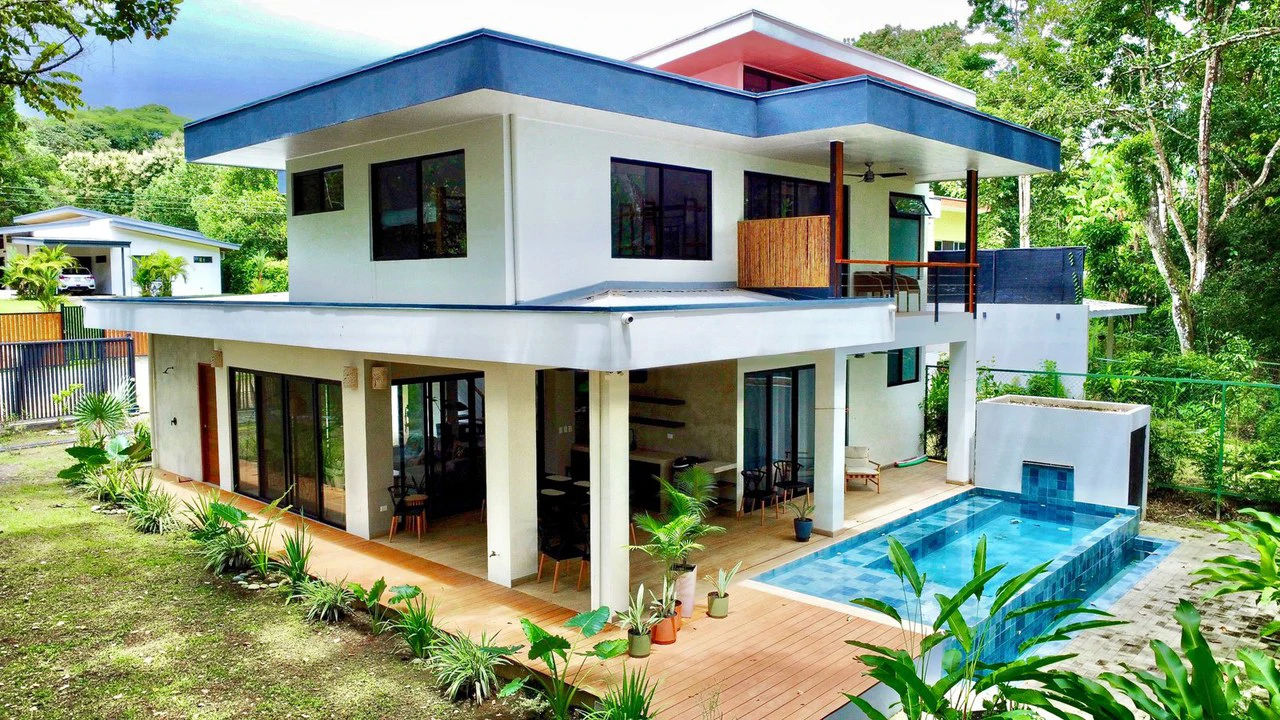 0.17 ACRES – 3 Bedrooms, Brand New Luxury Home in Uvita, Minutes From Beaches and Services, Wooded Lot, Year Round Stream, Private And Fully Furnished, Ready to Move!!! - Gallery image 2