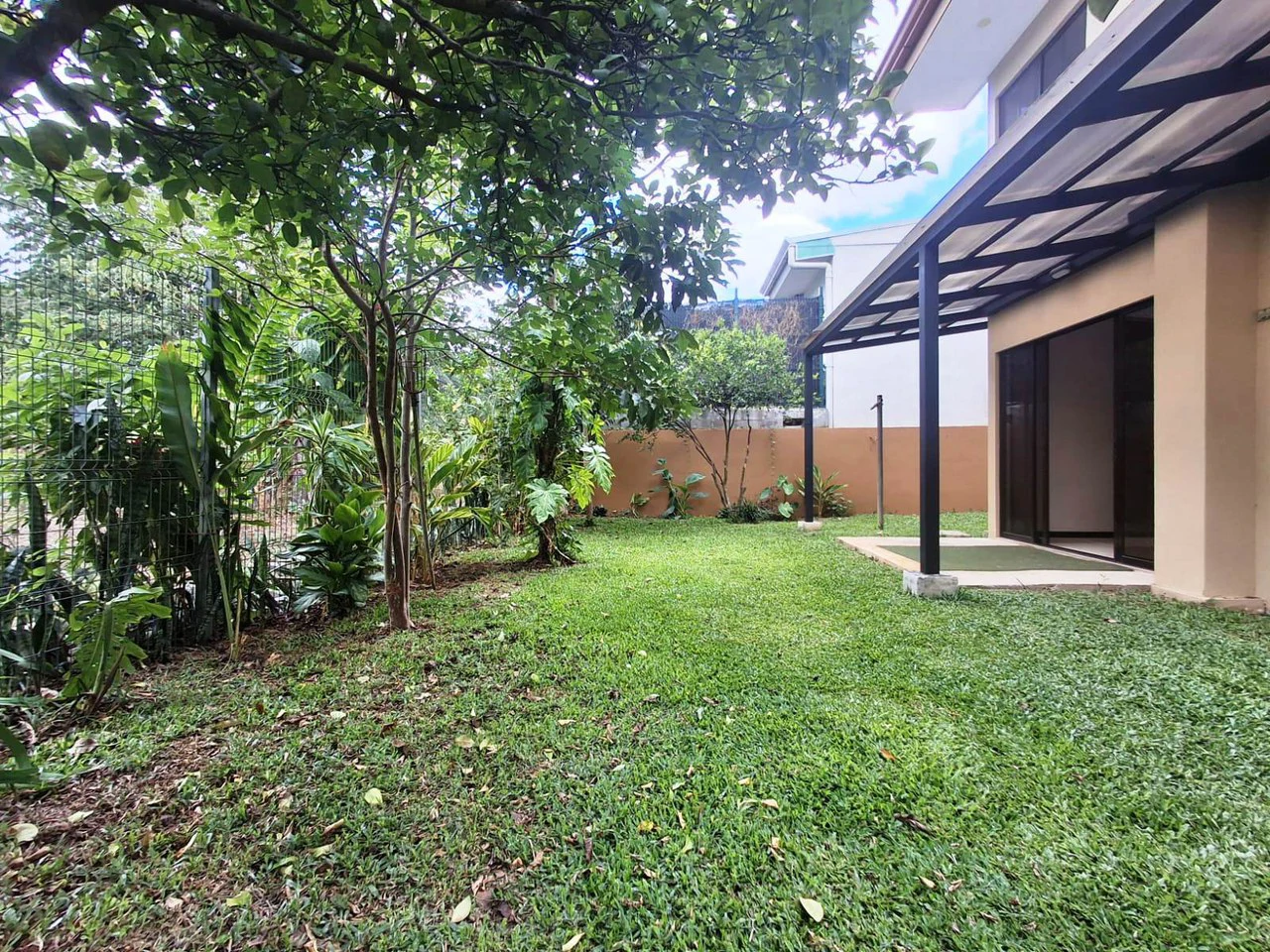 Urgent - Fire Sale!: Modern Home in Gated Montezuma - Gallery image 4