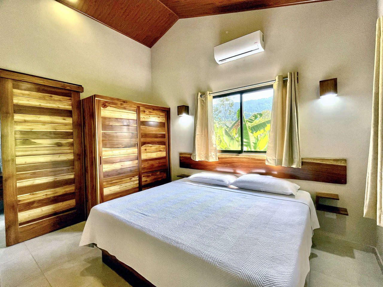 .075 ACRES – 2 Bedroom New Construction Home, Walk to the River, 5min to Playa Matapalo, 15min to Dominical!!!! - Gallery image 14