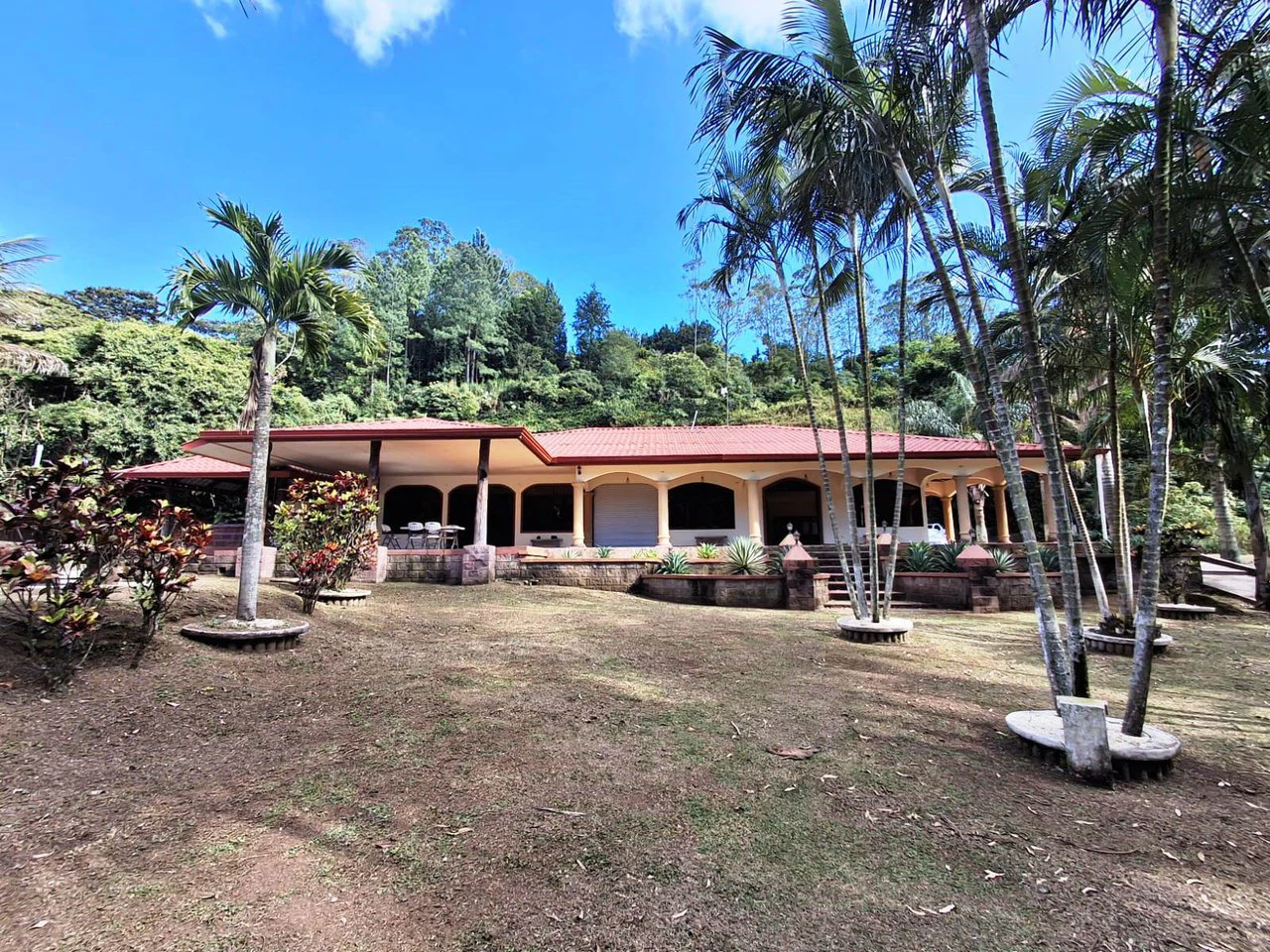 Paddle Tennis and Pool!: NEW! Private Estate, Pool an 3 New Tennis Courts