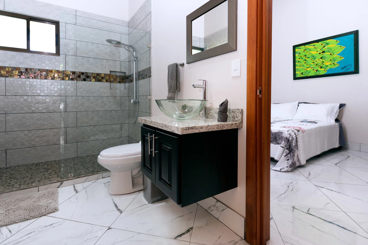 BRAND NEW 3-bedroom home, 5 minutes to Dominical Beach. - Gallery image 19
