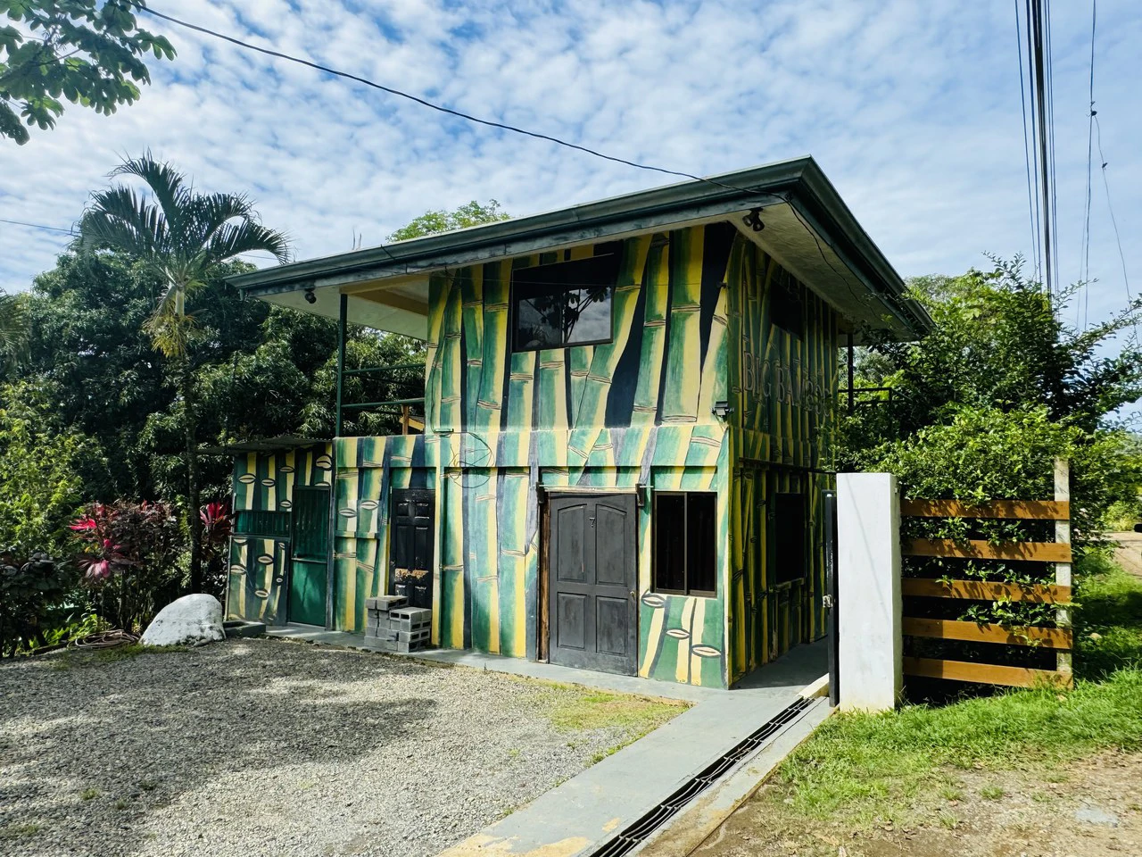 Downtown Uvita Commercial Room Rentals with Restaurant - Gallery image 2