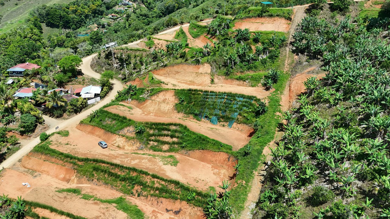 LOTE EN EXCLUSIVO PROYECTO RESIDENCIAL: Mountain Home Construction Site For Sale in San Miguel - Gallery image 6
