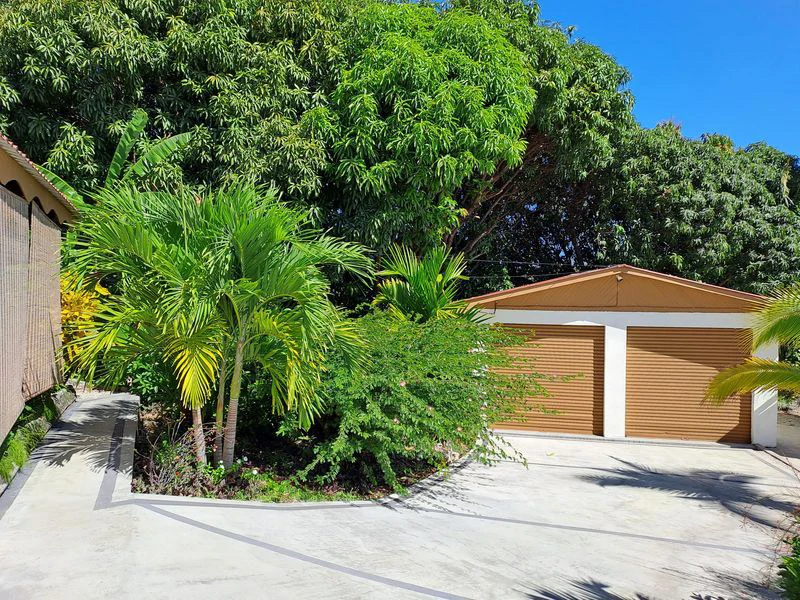 Casa Bella Montana: Charming Mountain View Home - a Slice of Paradise with Spectacular Mountain Views, New Custom Salt Water Designer Pool, and Detached 2 Car Garage with Workshop - Gallery image 27