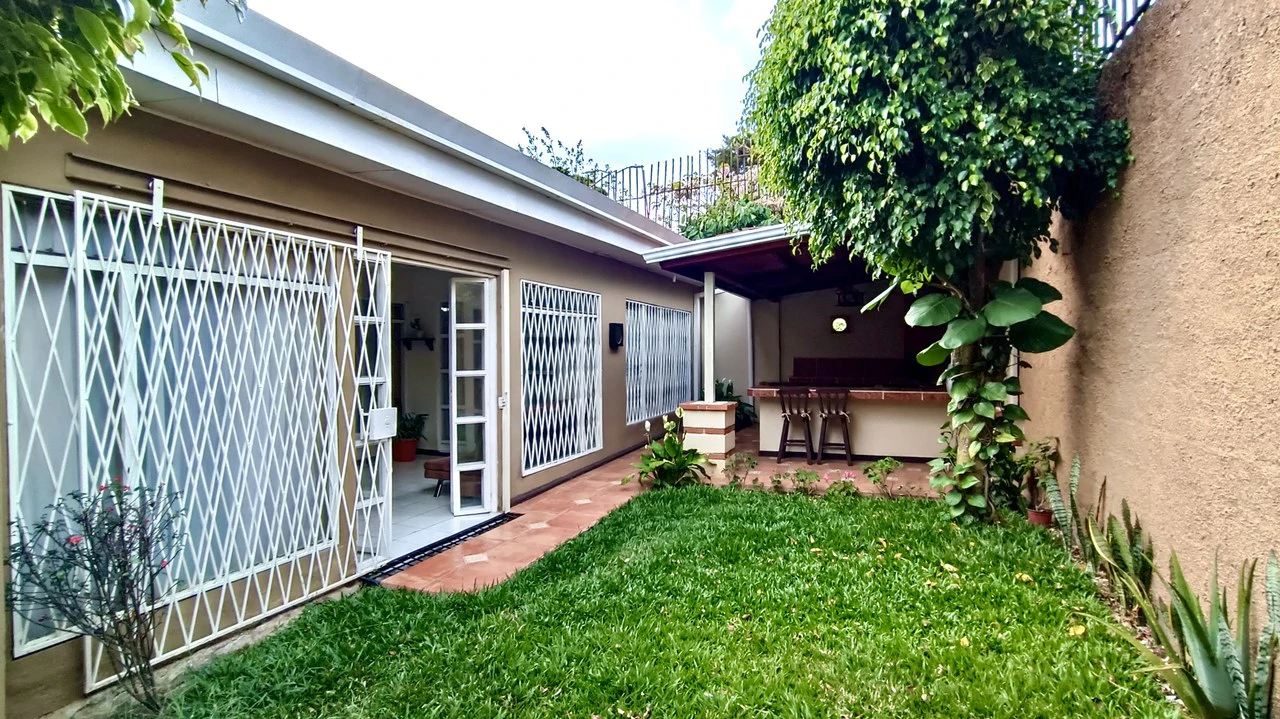 House for sale in residential area un San Jose, Costa Rica. - Gallery image 17