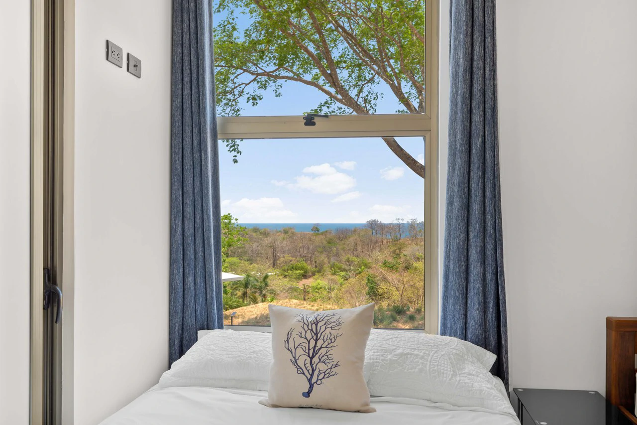 Casa Hijau: Modern Ocean-View Surf Home in Marbella - Gallery image 24