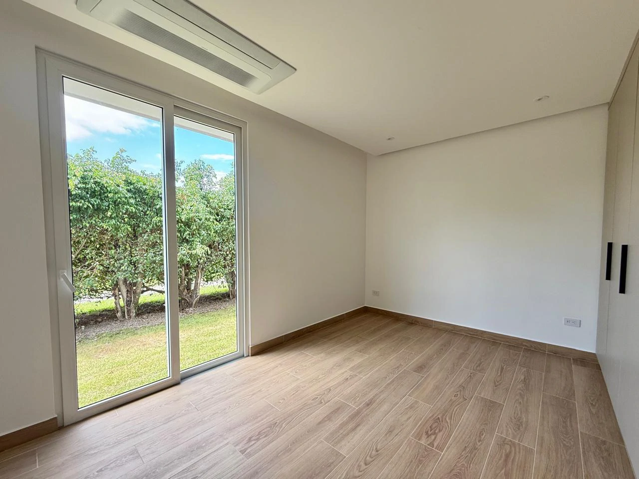One-Story House with Pool for Sale in Bosques de Lindora Condominium - Gallery image 8