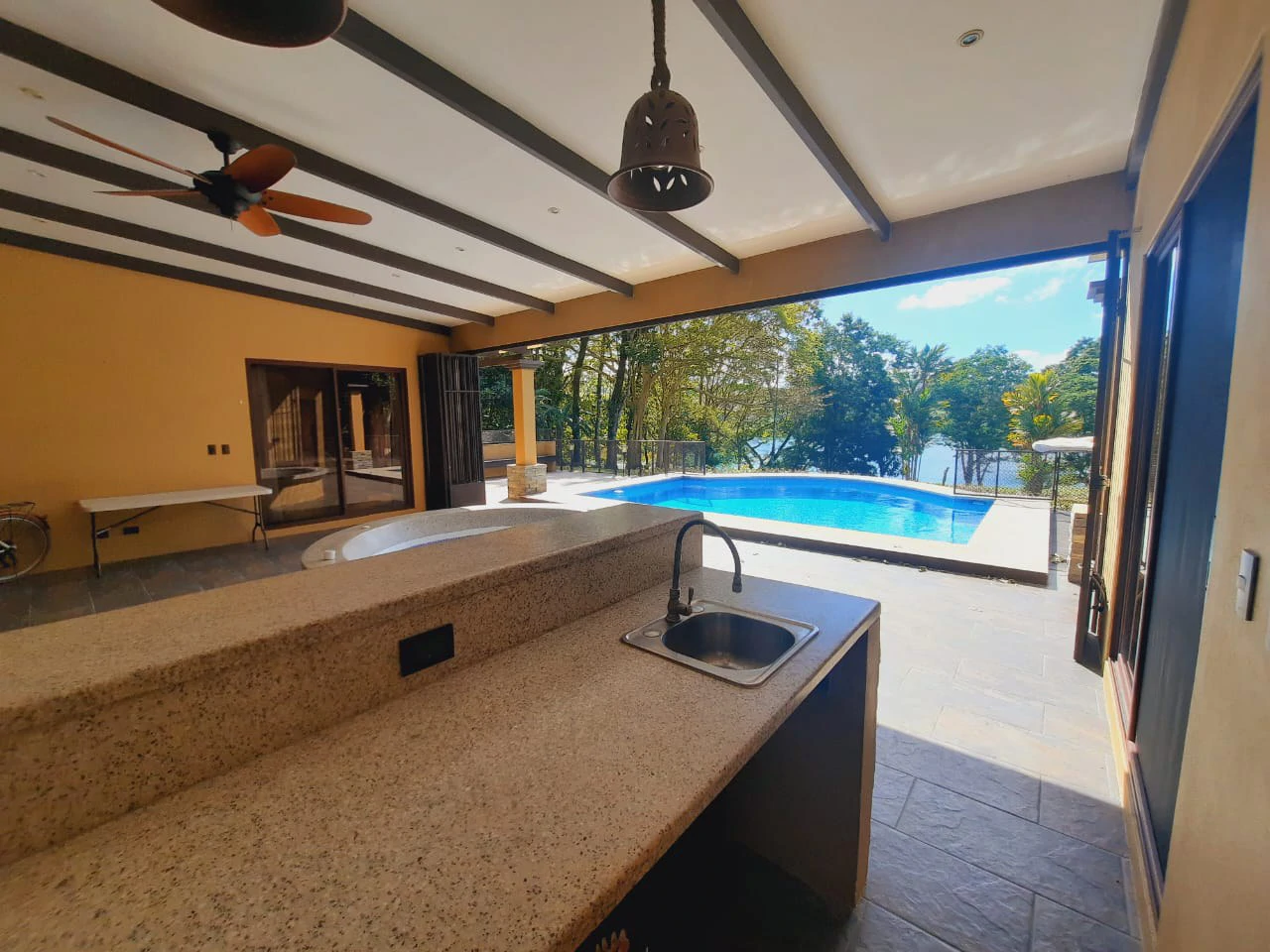 LA TOSCANA - Mediterranean Style Luxury Home on Lake Front Property. - Gallery image 15