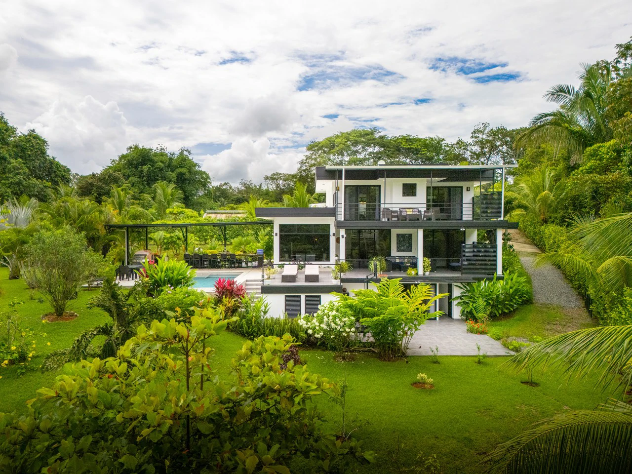 Outstanding Garden Treasure in Ojochal, Modern 4 bedroom on 1 acre - Gallery image 2