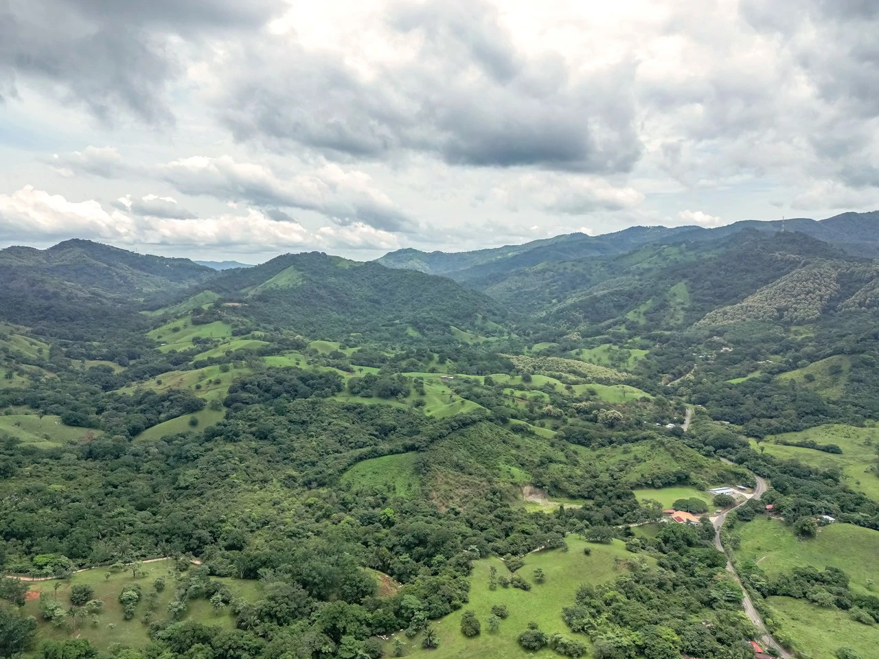 Development-Ready Land in a Stunning Setting Near Samara: Mountain Home Construction Site For Sale in Playa Samara - Gallery image 2