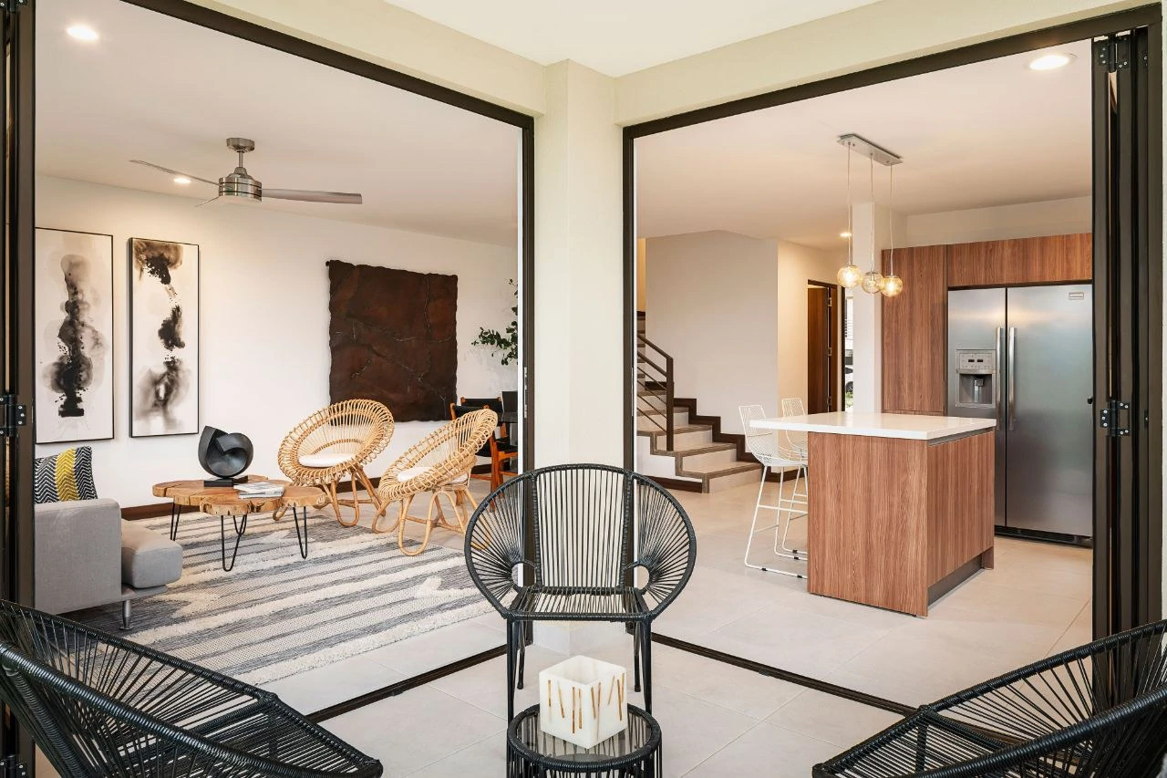 J-17: Gorgeous House for sale with 4 bedrooms and 2 parking spaces in Santa Ana, Costa Rica