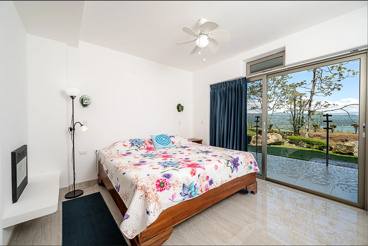 SELLER FINANCING AVAILABLE ! Luxurious Gated Condominium Community - Gallery image 21
