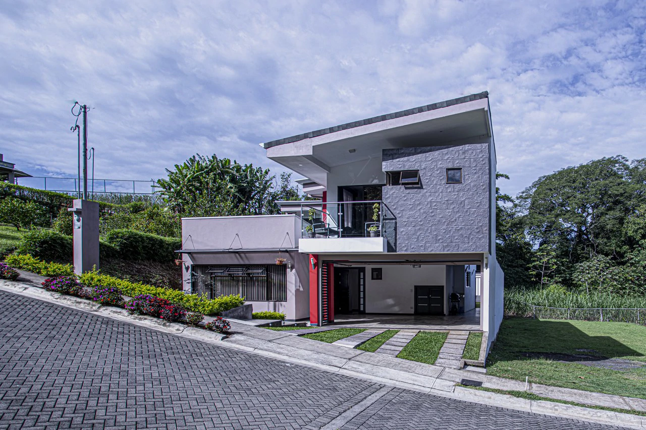 Find Your Ideal Home in Tacares, Grecia
