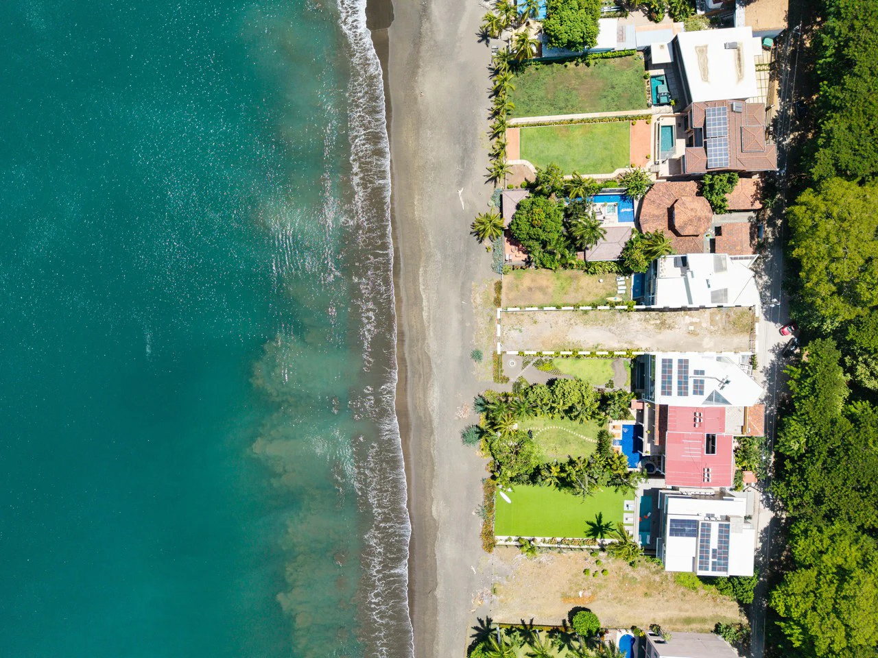 Titled Beachfront Lot: Expansive Pacific Views in Playa Potrero, Guanacaste, Costa Rica - photo 3