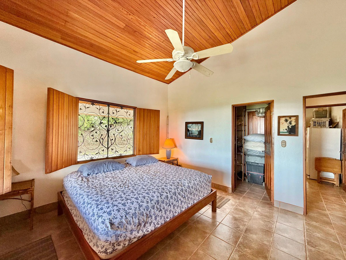 3.64 ACRES - 3 Bedroom Home With Expansive Ocean Views, Multiple Areas to Build, Public Road With Commercial Potential, 10min to the Beach!! - Gallery image 26